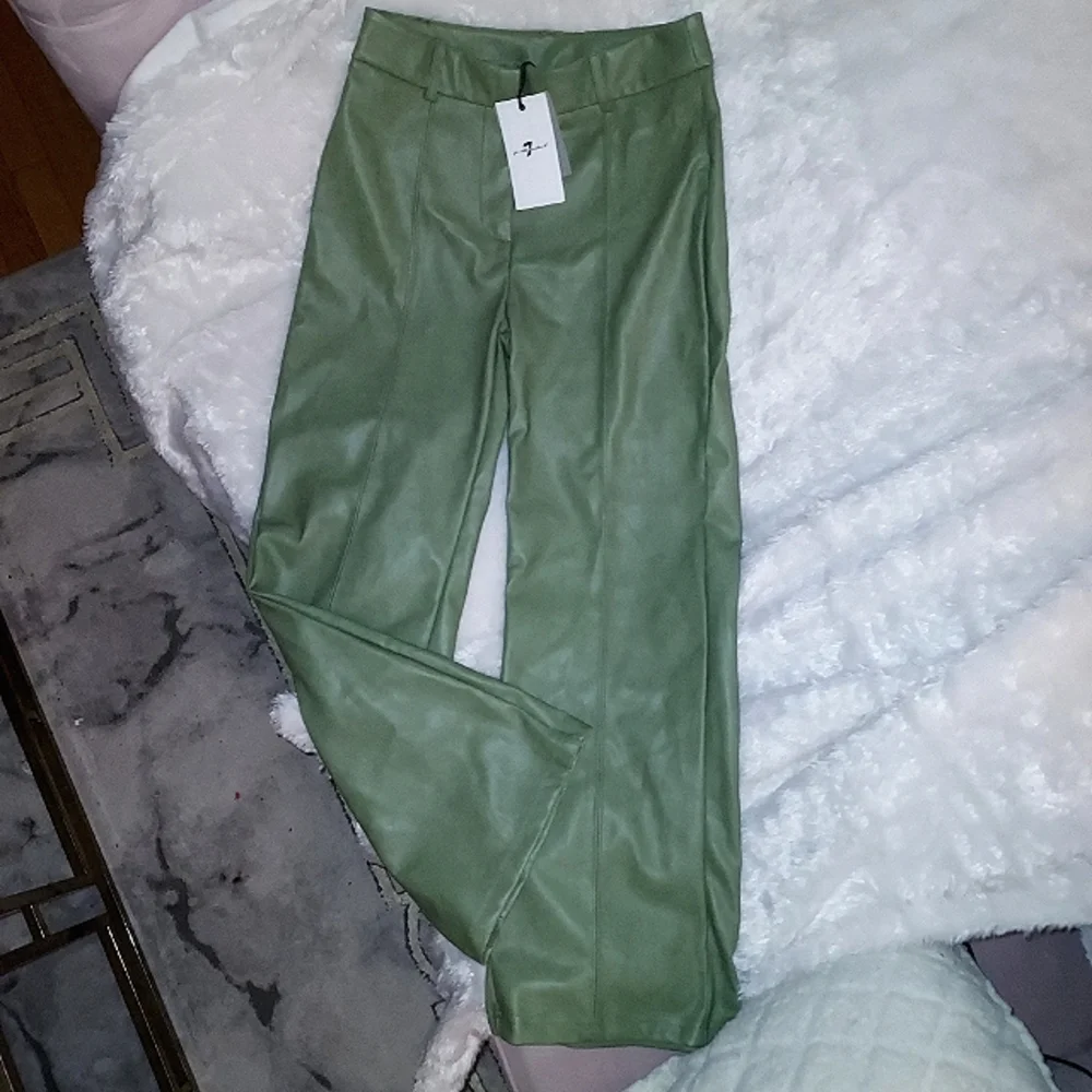 NWT green leather straight leg pants - Picture 2 of 6